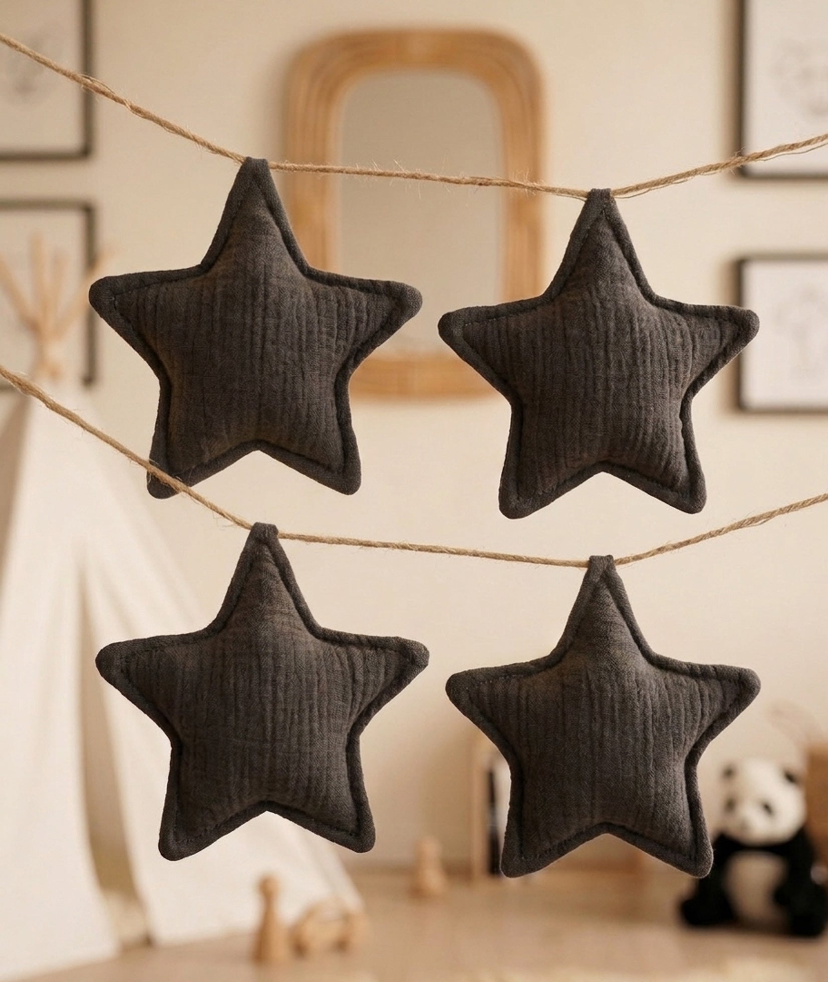 Black star garland